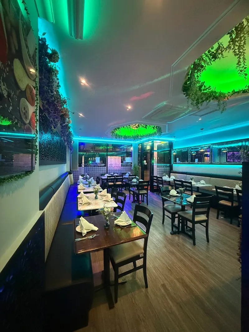 Indian Oasis, indian kitchen at 98 High Street in Sutton, London
